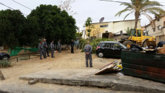 بالصور: دائرة أراضي اسرائيل ماضية في اقتلاع السكان من بيوتهم في مدينة يافا 